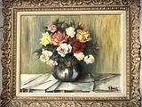 une peinture de fleurs dans un vase sur une table