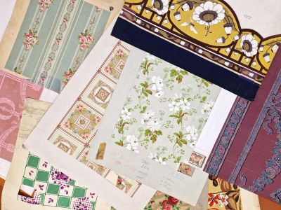 many different types of wallpapers on the table
