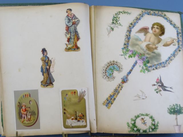 Album de chromos avec découpis