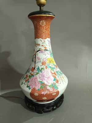 CHINE fin XIXème, Grand vase en porcelaine peinte à décor d'…