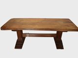 une image d'une table en bois sur fond blanc