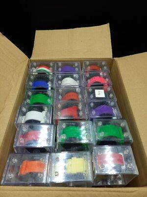 Dans un carton, environ 36 montres classiques de différentes… - Photo 1