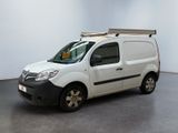 une camionnette blanche équipée d'une galerie de toit à l'arrière