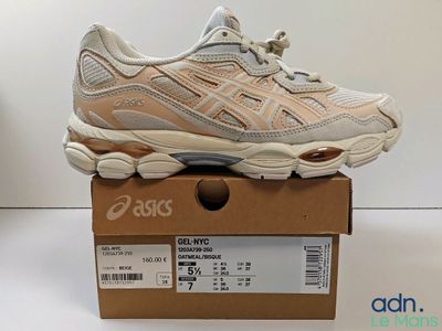 Chaussures de course ASICS Gel-Kayano pour femme, en blanc et rose
