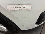 a sticker that says vauto on the front of a car