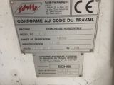une étiquette apposée à l'arrière d'une machine sur laquelle est inscrit « conforme au Code du travail »