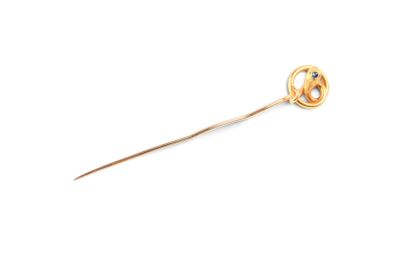 épingle de revers plaquée or jaune, ornée d'une perle et d'un diamant au centre
