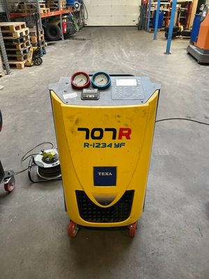 an image of a machine that is sitting in a warehouse
