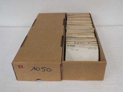 une image représentant une boîte contenant beaucoup de courrier