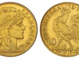 une pièce d'or sur laquelle figurent une femme et un oiseau