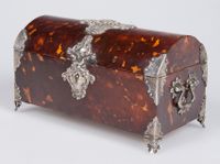 Coffre en écaille de tortue avec ferrures en argent ciselé. (photo 3)