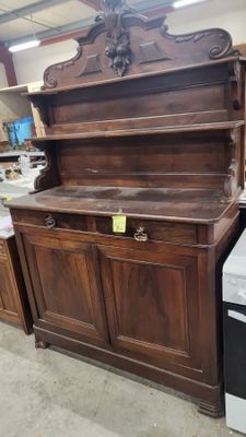 1 meuble Saint Hubert (130 x 52 cm) - H.