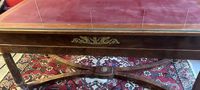 Bureau plat acajou à entretoise style Empire dessus verre (L… (photo 4)