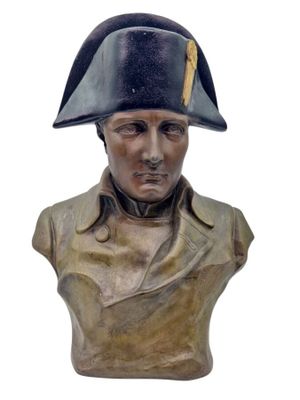 statue of a bust of a man with a hat on his head