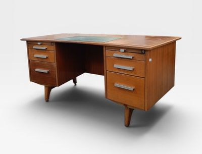 Bureau de direction en hémicycle circa 1950.