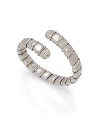 un bracelet manchette en or blanc et diamants