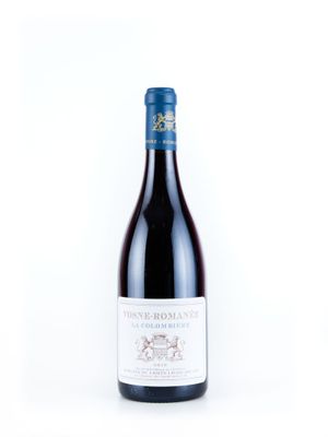 une bouteille de vin posée sur une table