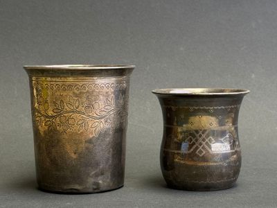 two cups sitting next to each other on a table