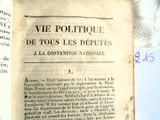 un vieux livre écrit posé sur une table