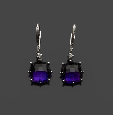 une paire de boucles d'oreilles en améthorate et diamants