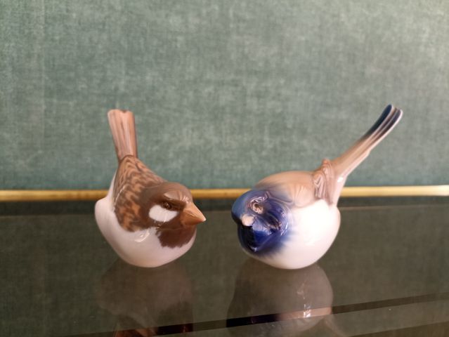 B&G COPENHAGUE - Paire de d’oiseaux en porcelaine à décor polychr...