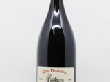 une bouteille de vin posée sur une table