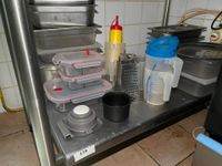 Lot comprenant des bacs gastro, verres doseur, tupperware, u… (photo 2)