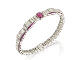 un bracelet Art déco en rubis et diamants