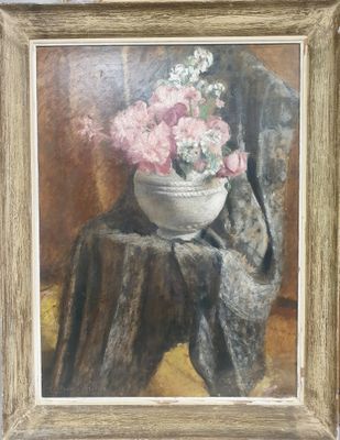 un tableau représentant des fleurs dans un bol blanc posé sur une table