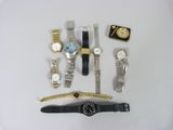de nombreuses montres disposées sur un fond blanc