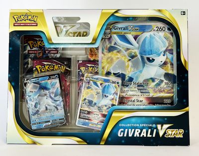 une boîte de cartes Pokémon exposée sur une table