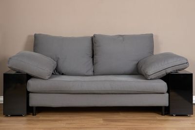 D'après Eileen Gray (1878-1976) Canapé modèle Lota Structure…