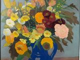 une peinture de fleurs dans un vase bleu sur une table