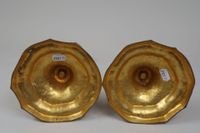 Paire de bougeoirs en bronze ciselé et doré, la base chantou… (photo 4)