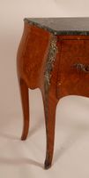 Commode sauteuse de forme galbée toutes faces, en bois de pl… (photo 3)
