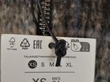 a label on a jacket that says xs m l xl