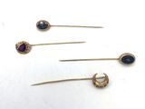 trois paires de boucles d'oreilles plaquées or, ornées d'améthyste et de saphir