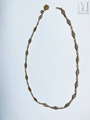 an image of a gold necklace on a white background