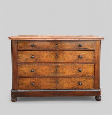 Commode partiellement plaquée, 19e siècle. Commode à tiroirs…