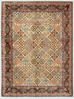 un ancien tapis persan à motif floral
