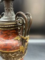 Beau vase en marbre griotte, bronze doré et patiné à décor d… (photo 5)