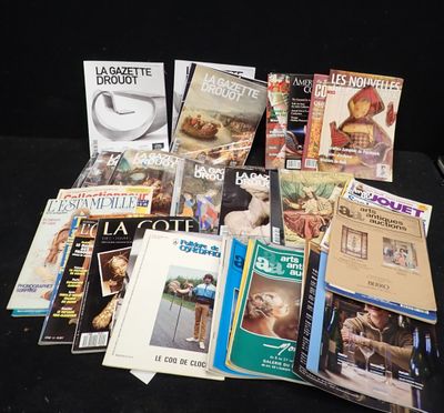 beaucoup de livres sur la table