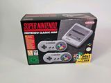 une boîte contenant une console Nintendo Classic