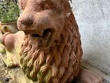 a statue of a lion that is sitting on a pallet
