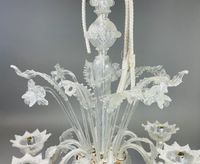 Lustre électrifié en verre de Venise à six lumières orné de … (photo 3)