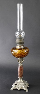 Lampe à pétrole à pied en colonne en marbre rouge. - Photo 1