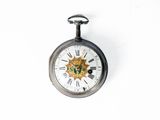une montre de poche en argent ornée d'un lion en or sur le cadran