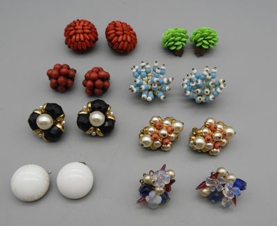 8 paires de clips d'oreilles vintage.