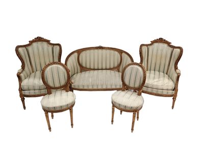 une image représentant un ensemble composé de quatre chaises et d'un canapé