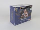 une image représentant une boîte sur laquelle figure un jeu, posée sur une surface blanche